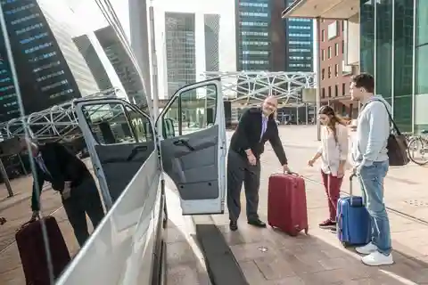 Newark Liberty International Airport: Manhattan Transfers