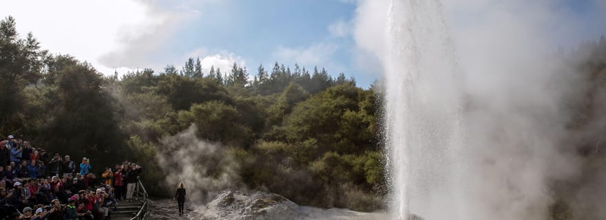Depuis Rotorua - WAI-O-TAPU - WAIKITE Pool & HUKA FALLS Cruise