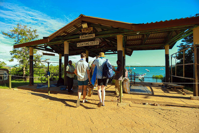 Mombaça: cruzeiro de dhow na Ilha Wasini com almoço e snorkelingMombaça: cruzeiro de barco tradicional na Ilha de Wasini com almoço e mergulho com snorkel