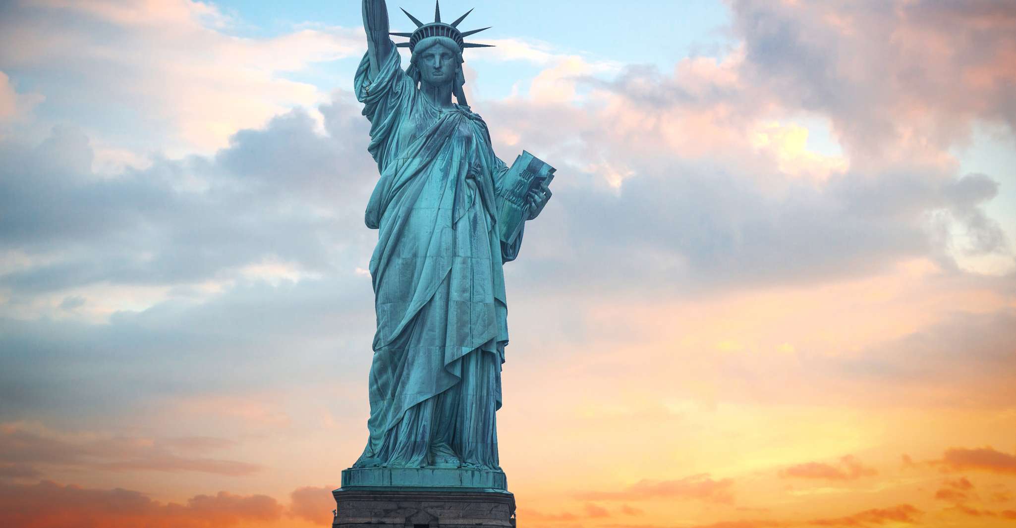 NYC Statue of Liberty & Ellis Island Guided Tour with Ferry TourMega