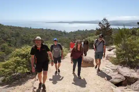 Fra Launceston: Heldagstur med Wineglass Bay Explorer Active Tour