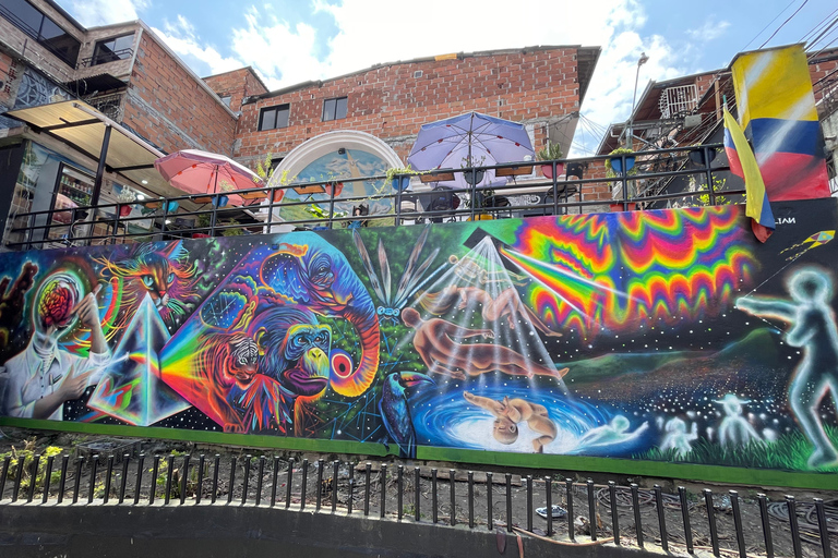 Medellin: Escobar Tour + Comuna 13 in groups