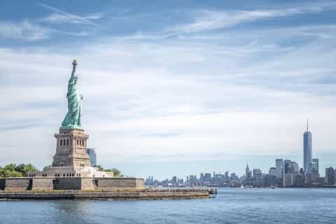 NYC: Statue of Liberty & Ellis Island Guided Tour with Ferry