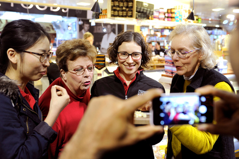 Adelaide: Central Market Early Risers Breakfast Tour