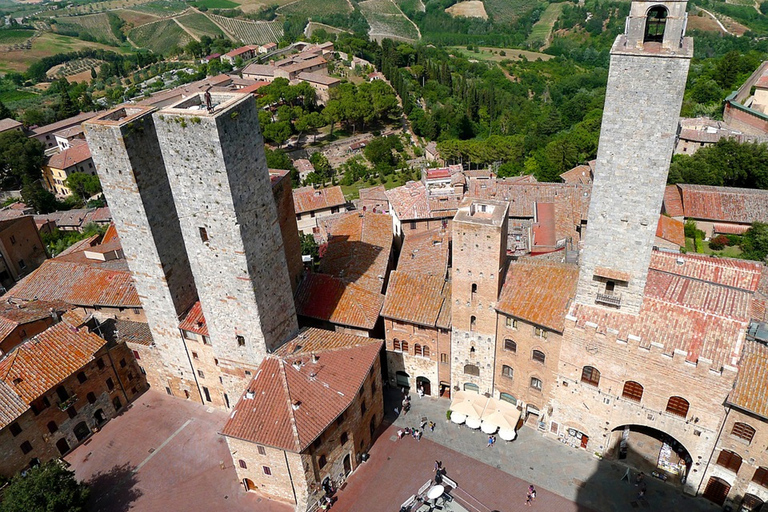 Florence: Chianti Villages, San Gimignano and Winery Tour Private Tour in Italian