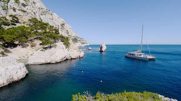 passeio de catamarã e almoço no parque das calanques