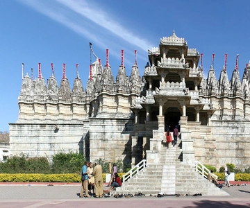 Excursão privada ao templo jainista de Ranakpur a partir de Udaipur