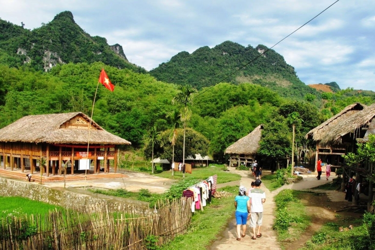 Desde Hanoi: excursión de 2 días por el valle de Mai Chau y tribus de las colinas