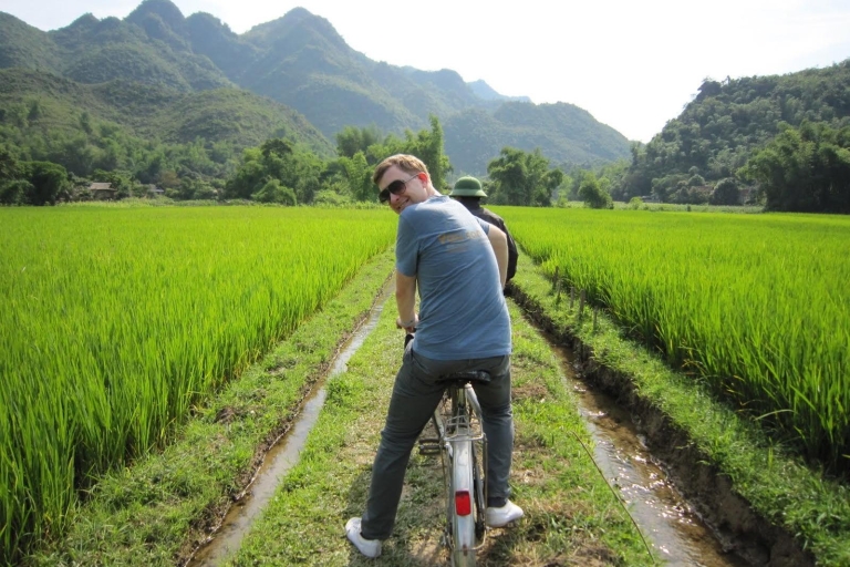 De Hanoi: excursion de 2 jours en Trek dans la vallée de Mai Chau et les tribus des collines