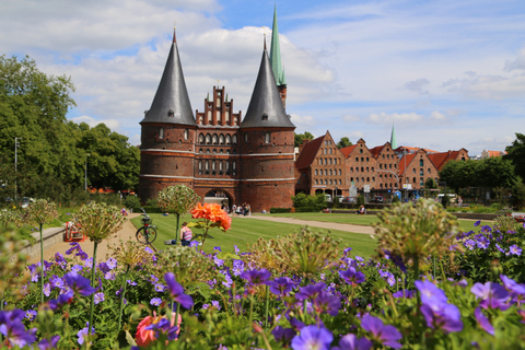 Lübeck: 1 hora de tour de la ciudad en autobús SplashLübeck: tour de 1 hora en autobús acuático por la ciudad