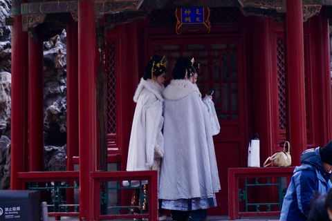 Forbidden City Guided Tour with Jingshan & Shichahai Walk