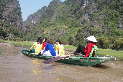 Desde Hanoi: Tour de 2 días por el Parque Nacional Ninh Binh y Cuc Phuong