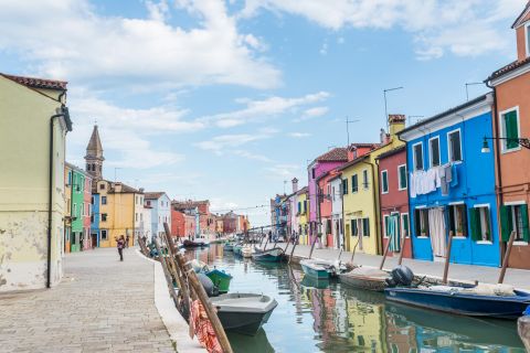 Venice: Murano Glassblowing & Burano Lacemaking Tour by Boat