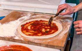 Florence: Pizza and Gelato Class at a Tuscan Farmhouse