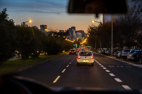 Lissabon: privétransfer tussen vliegveld en stadTransfer van het stadscentrum van Lissabon naar de luchthaven per minibus