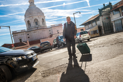 Lissabon: privétransfer tussen vliegveld en stadTransfer van de luchthaven naar het stadscentrum van Lissabon per minibus