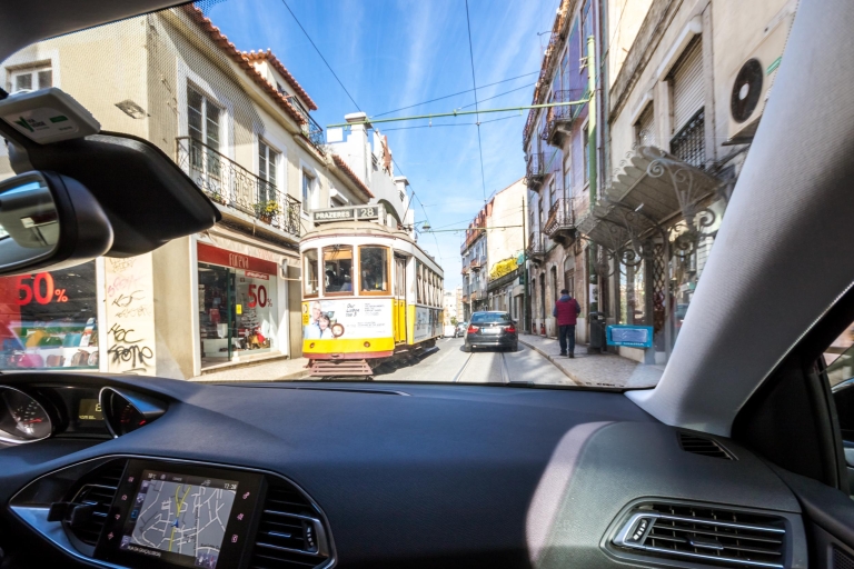 Lissabon: privétransfer tussen vliegveld en stadTransfer van het stadscentrum van Lissabon naar de luchthaven per minibus