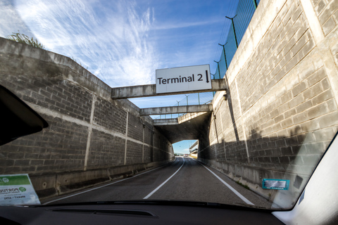 Privater Transfer zwischen Lissabons Zentrum & Flughafen LISTransfer vom Flughafen ins Stadtzentrum von Lissabon mit dem Minivan