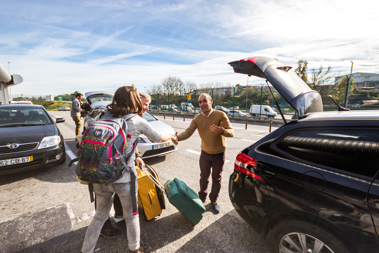 Lissabon: privétransfer tussen vliegveld en stadTransfer van het stadscentrum van Lissabon naar de luchthaven per minibus