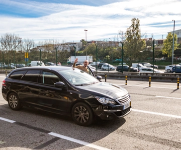 Lisbon: Private Transfer Between Airport and City Center