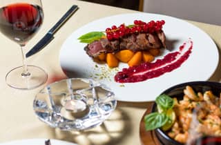 Abendessen im Dunkeln mit spanischer Küche