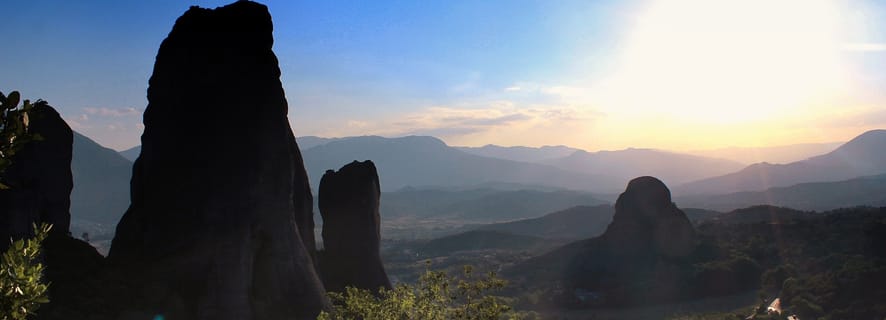 Delfi e Meteora: tour di 2 giorni da Atene con hotel