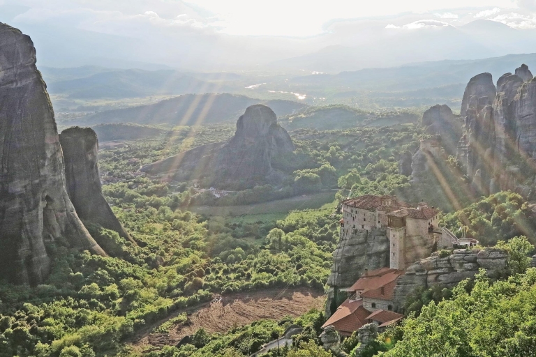 Z Aten: Delphi i Meteora 2-Day Tour z hotelemWycieczka po włosku