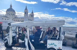 Madrid: Geführte Tuk-Tuk-Tour über lokale Märkte