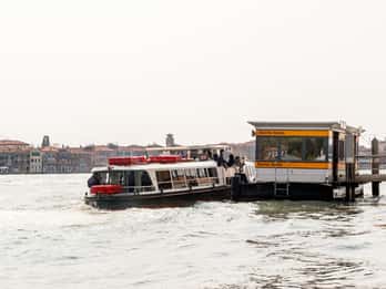 Venedigs öffentliche Verkehrsmittel: Wasser- und Stadtbusse Venedigs öffentliche Verkehrsmittel: Wasser- und Stadtbusse