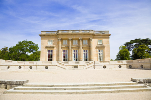 Versailles: Skip-the-Line Guided Tour of Palace with Gardens Guided Tour in Spanish