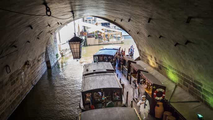 prague 3–hour castle grounds walking tour and river cruise
