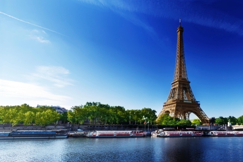 Depuis Paris : dîner croisière magique sur la SeineDîner-croisière et billet coupe-file à la tour Eiffel
