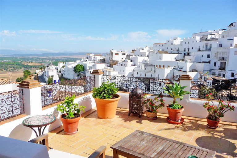 Private Day Trip from Cádiz: Vejer de la Frontera & Bolonia Tour in Spanish, English, or Portuguese