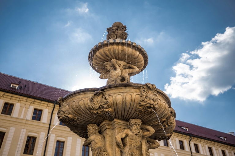 Prag: 3-stündiger Schlosspark-Rundgang und FlussrundfahrtPrag: Tour zur Prager Burg und Bootsfahrt auf dem Kanal