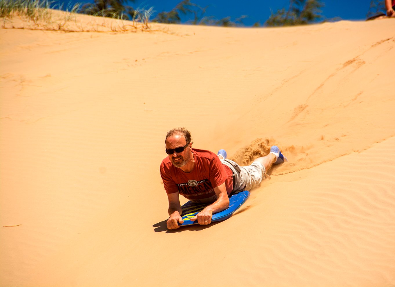 LARC! Paradise Tour: Strand, frokost og sandboarding