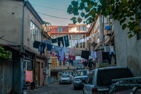 第比利斯：与 Chacha 一起徒步导览法布里卡和 Chughureti英语 - 小型团体之旅 - 3 小时