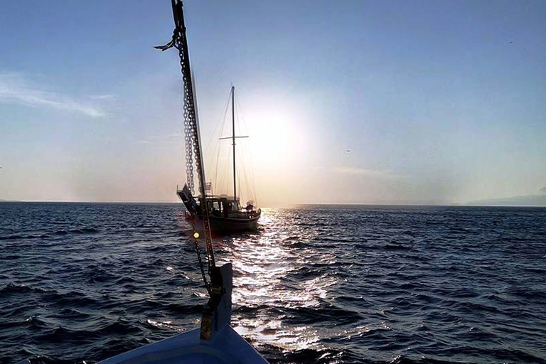 Mykonos: cruise bij zonsondergang in Klein VenetiëZonsondergangcruise op Mykonos en Klein Venetië