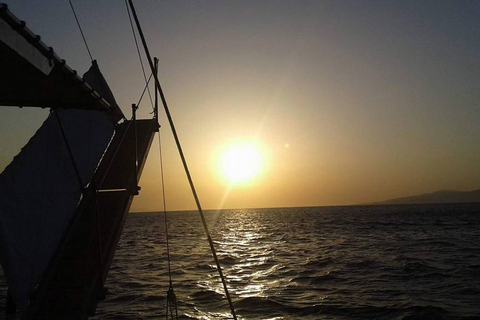 Mykonos: Passeio de barco ao pôr do sol com lanches e bebidasCruzeiro ao pôr do sol em Mykonos e Little Venice