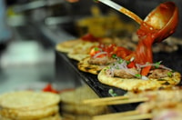 Atene, Greek Food Discovery Tour a piedi per piccoli gruppi - Hizvo