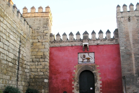 Sevilla: entrada con tour guiado catedral, Giralda y alcázarSevilla: entrada a la catedral y alcázar con tour en francés