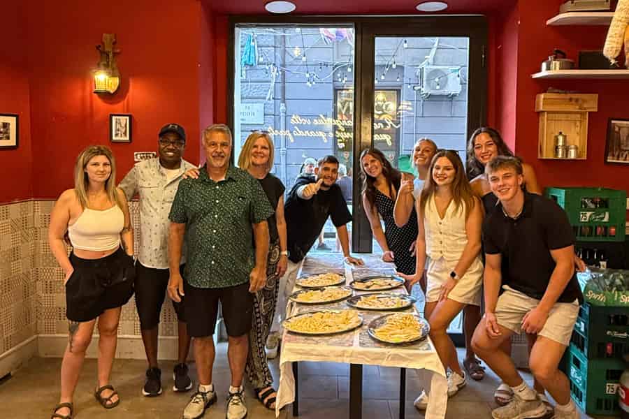 Neapel: Zubereitung von Ravioli und Scialatielli mit frischem Pesto und Wein. Foto: GetYourGuide Neapel: Zubereitung von Ravioli und Scialatielli mit frischem Pesto und Wein. Foto: GetYourGuide