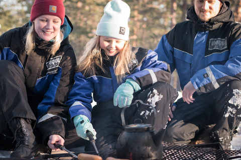 Rovaniemi: rodzinne safari na skuterach śnieżnychWspólna jazda, 2 osoby dorosłe na 1 skuterze śnieżnym