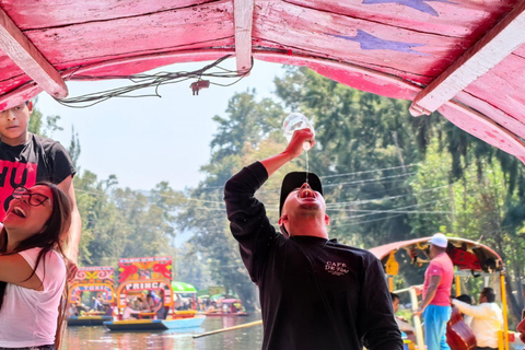 Mexico City: Xochimilco Trajinera Tour with Drinks & Tacos