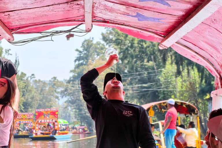 Mexico City: Xochimilco Trajinera Tour with Drinks & Tacos