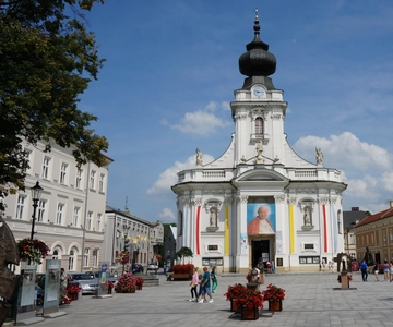 From Krakow: Full-Day Wadowice & Czestochowa Tour