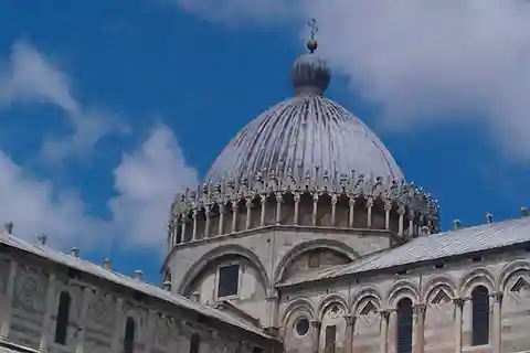 Tour per piccoli gruppi di 1,5 ore con biglietti per la Torre Pendente