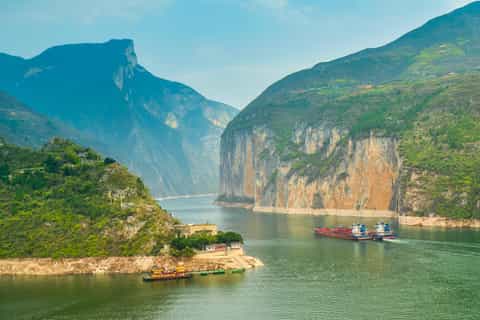 Yichang: Private Transfer from Airport, Train, Hotel or Port