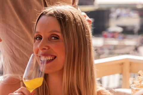 Prywatna degustacja wina z widokiem na Sagrada Familia i posiłkiem tapas