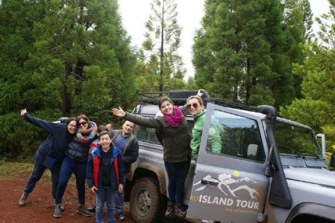 Terceira Island: 4x4 Land Rover Tour con pranzo tradizionale