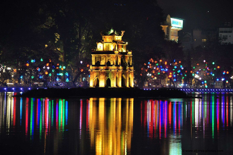 Weekendowy targ nocny w Hanoi i wycieczka ulicznaWeekend Hanoi Nocny Market & Street Food Tour